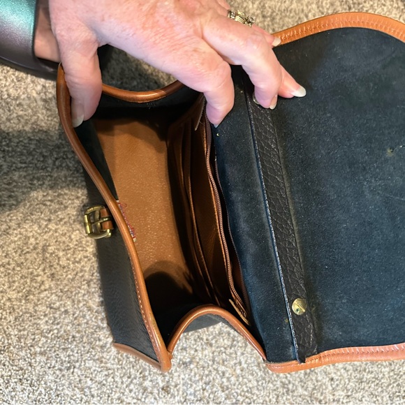 Dooney Bourke purse in good condition - Picture 2 of 4